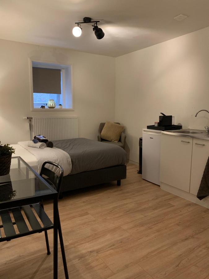Studio In The City Center Of Леэварден Экстерьер фото