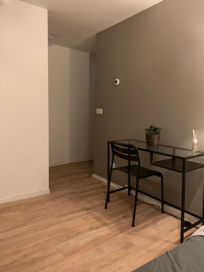 Studio In The City Center Of Леэварден Экстерьер фото