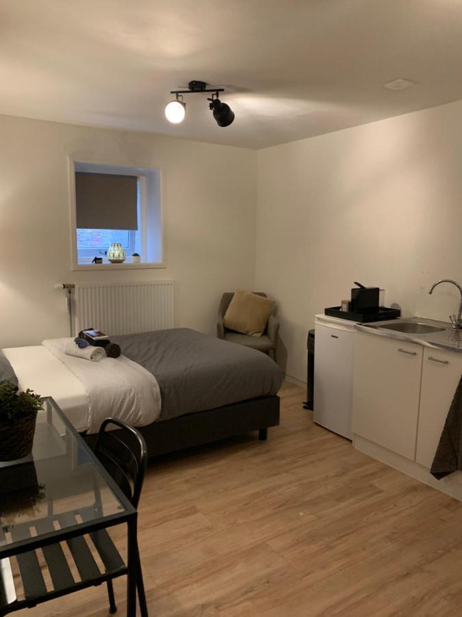 Studio In The City Center Of Леэварден Экстерьер фото